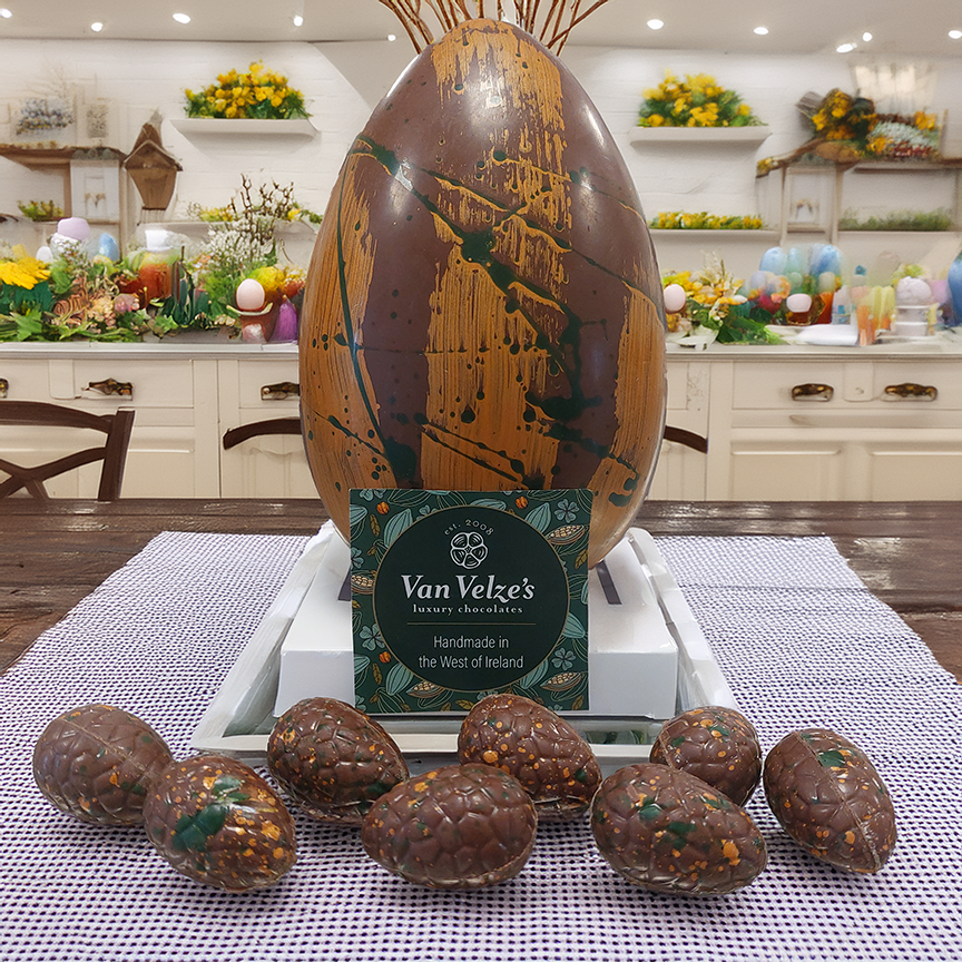 Van Velze's "Dubai" Chocolate egg (8x mini Pistachio eggs)